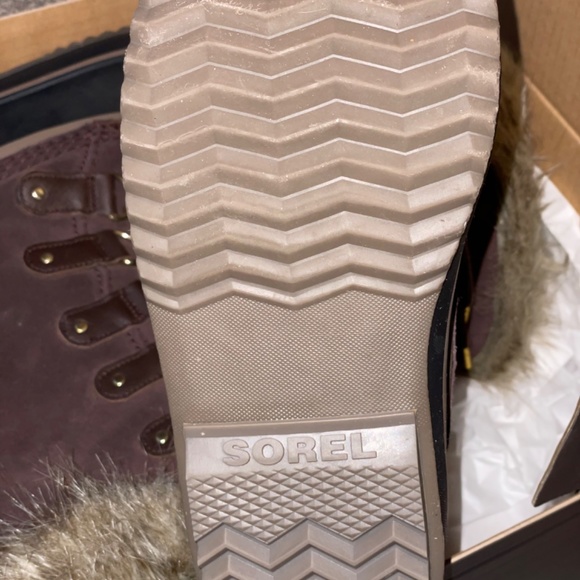 Joan if Arctic Boots - Picture 3 of 5